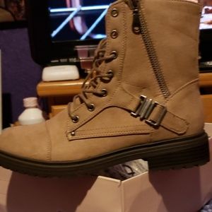 Womans boots booties size 8 taupe lace and zip up